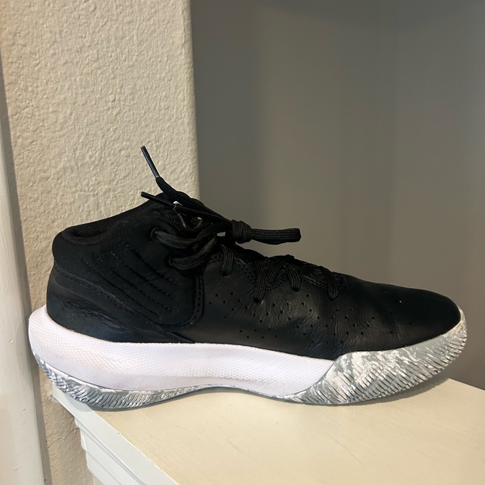 Under Armour Jet '21 Basketball Shoes 3024794-001 Size 6.5 Y Or Women’s Size 8. - Picture 3 of 9